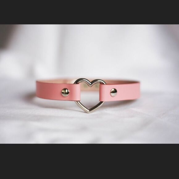 PINK Leather Heart Shaped Choker Necklace - Picture 15 of 15